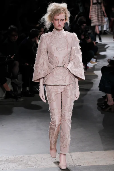 Look 11